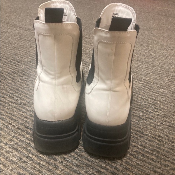 Stylish Women's Black and White Boots 9 - Picture 5 of 7